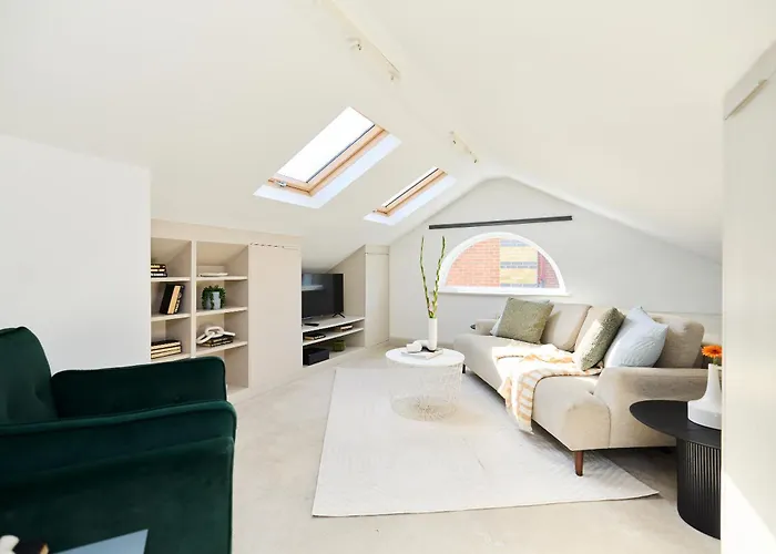 The Brunswick Retreat - Warm 3Bdr Flat With Balcony