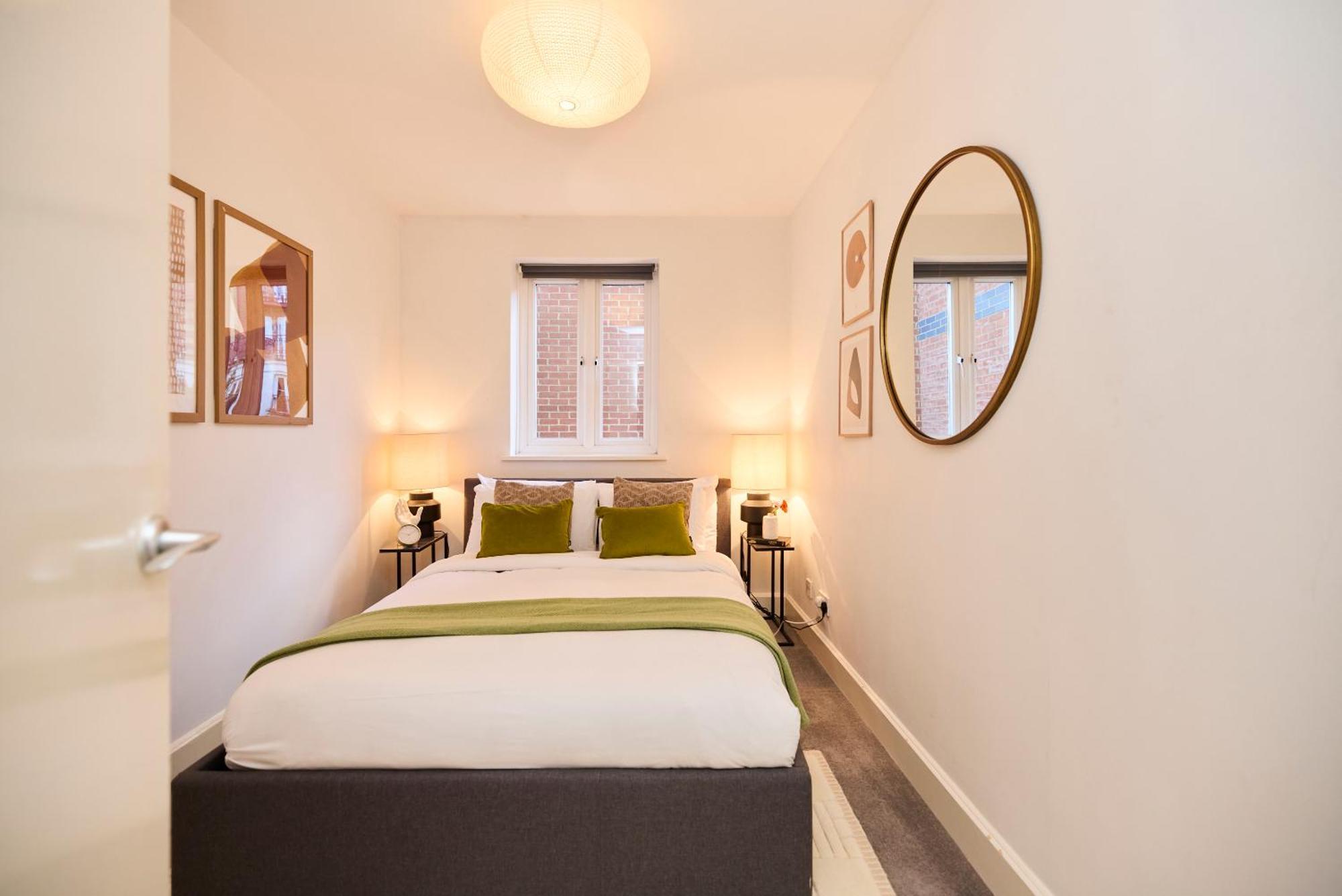 The Brunswick Retreat - Warm 3bdr Flat With Balcony Londra