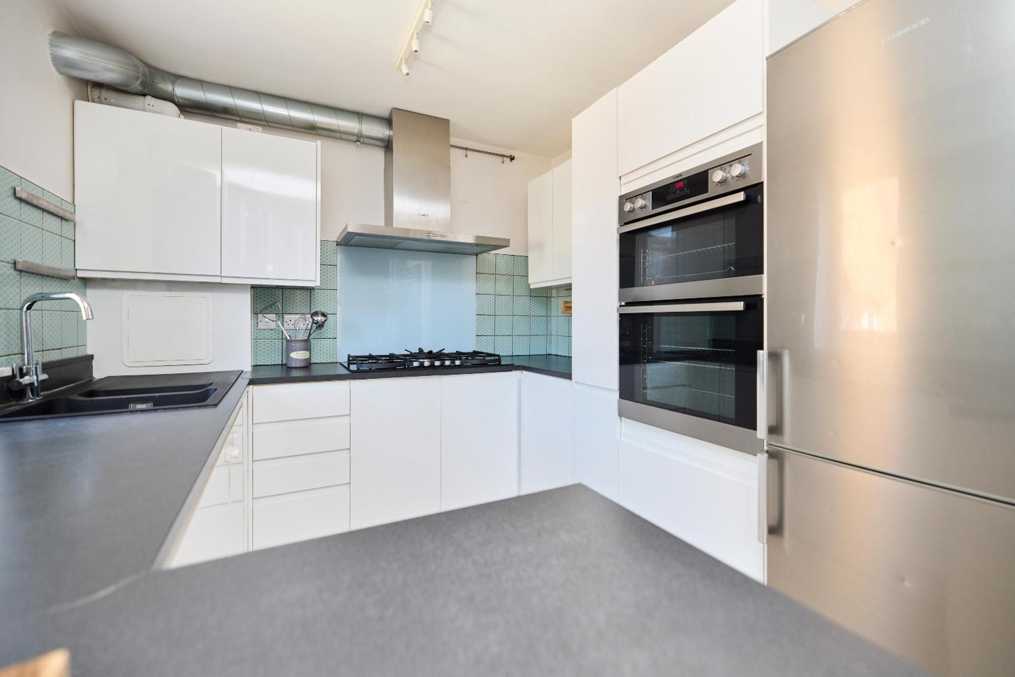 The Brunswick Retreat - Warm 3bdr Flat With Balcony * Londra
